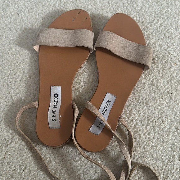 Steve Madden tan lace up flat sandals - Picture 2 of 5